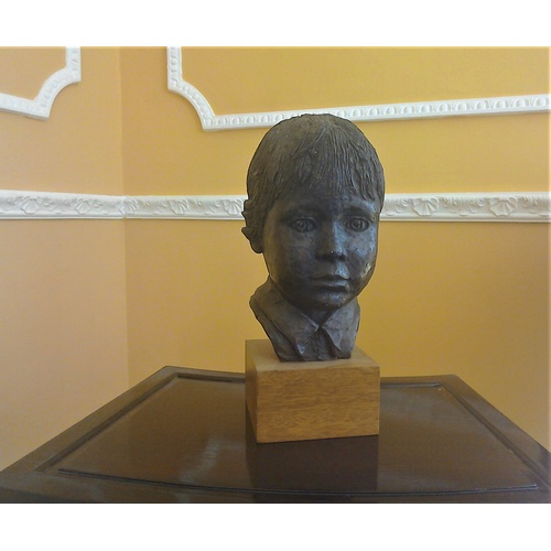 218 - Bronzed resin bust of a young boy by Judy BOOR, on a wooden plinth, ht 33cm