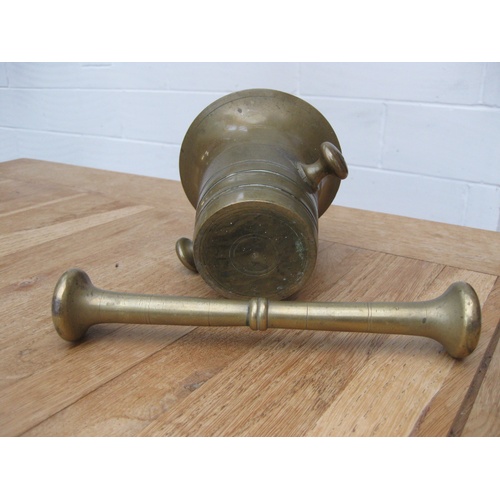 346 - A Georgian or Victorian solid brass apothecary's mortar and pestle set. The mortar is 12cm high