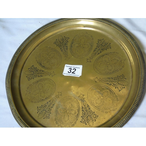 587 - A brass charger/tray with engraved Arabesque decoration and raised rope pattern rim, approx diameter... 