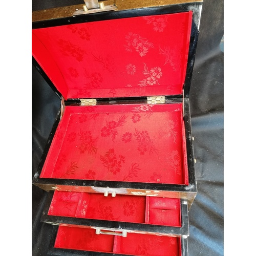 425 - LATE LOT: a Japanese lacquerware jewellery casket lined with red silk, two drawers and lift-up lid r... 