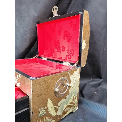 425 - LATE LOT: a Japanese lacquerware jewellery casket lined with red silk, two drawers and lift-up lid r... 