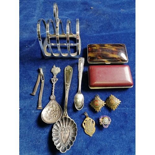 112 - An EP four-division arched bar toast rack etc