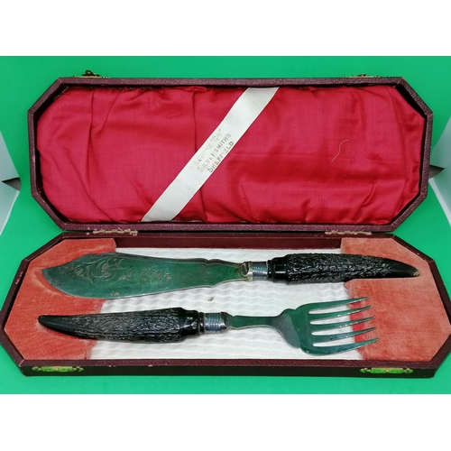 289 - A boxed pair of late Victorian fish servers on simulated horn handles etc