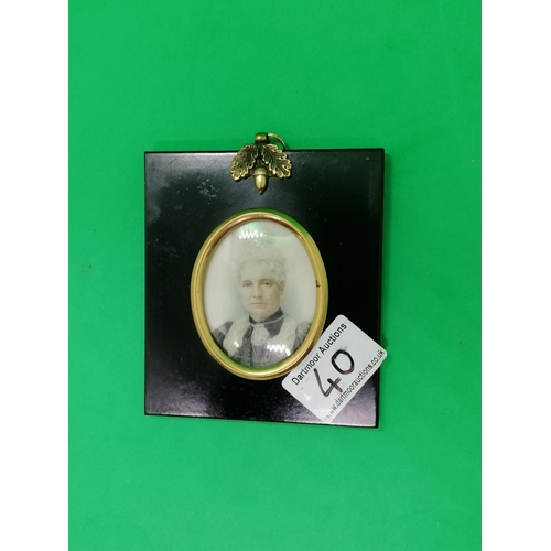 40 - A good quality 19C miniature painted on ivory, of a lady in period costume and contained in a period... 