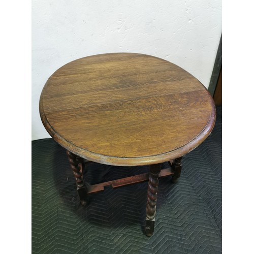 102 - 1920's Oak Dropleaf Coffee Table with Barley Twist Legs.

29x31x42 Inches.