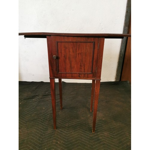 112 - Edwardian Mahogany Bedside Pot Cupboard with Dropleaves.

31.5x31.5x14 Inches.