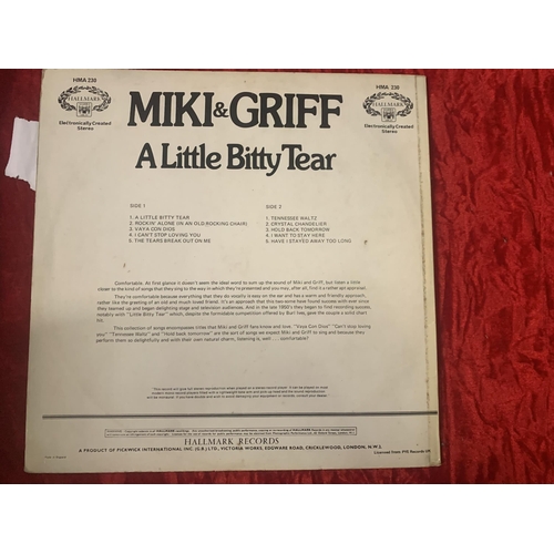 722 - Miki & Griff - A little bitty tear - Hallmark