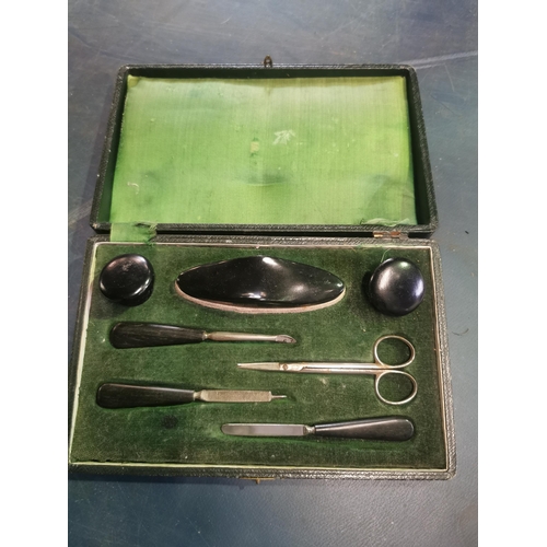 123 - Vintage Buffing and Manicure set