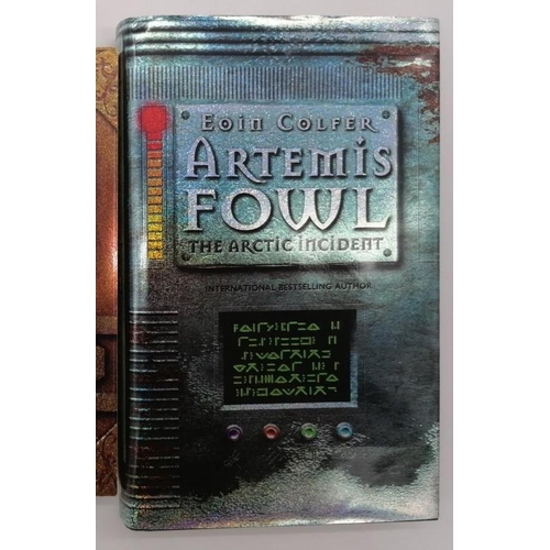 322 - 1 Hardback and 1 Softback, 'Artemis Fowl - The Arctic Incident' by Eoin Colfer. Hardback bound in bl... 