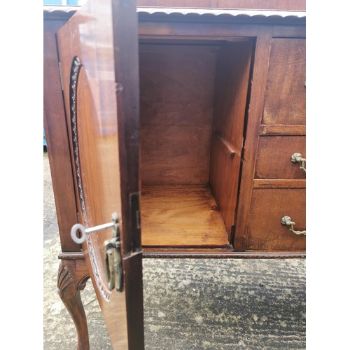 36 - Sideboard with key. Dimensions: 4'x4'11x1'7