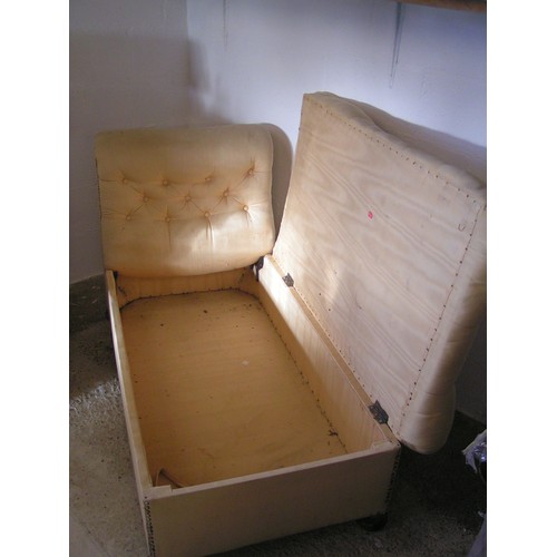 372 - Chaise Lounge with storage