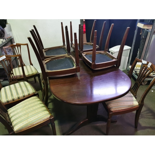 314 - Extendable dining table in excellent condition with 8 chairs. (28.5