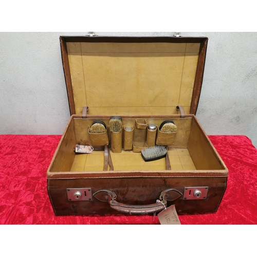 389 - A quite magnificent piece of luggage - real leather and brass locks with a grooming kit inside - ret... 