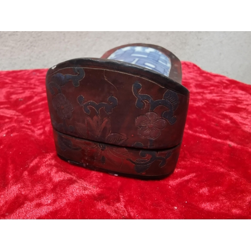 416 - Old red lacquered decorative box with lid.