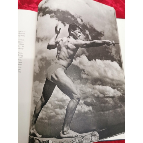 472 - Artistic book of photographic nudes. John Everard 1952 classic. This fantastic tome includes art pic... 