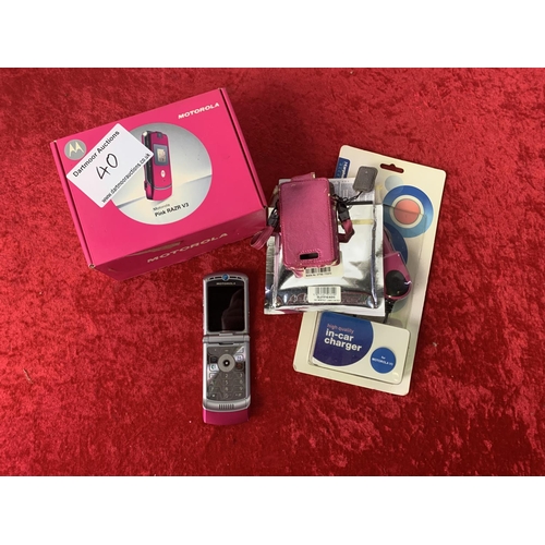 540 - Motorola raz V3 in hot pink in original box with charger and in car charger. 2005! Retro