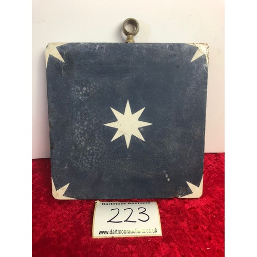 223 - Oriental star tile with brass hanging hook, 19.8cm square