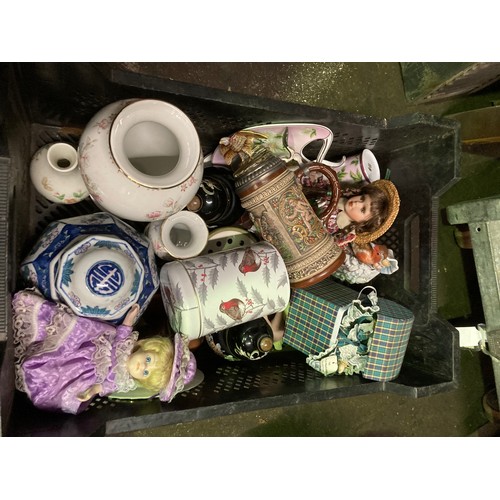 425 - Quantity of mixed china, dolls and collectibles