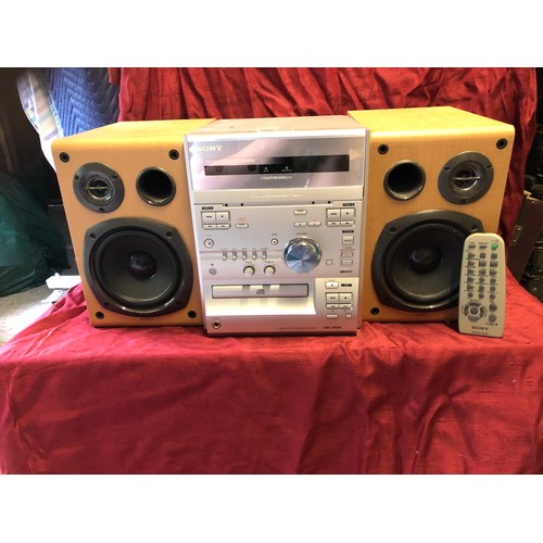 133 - Sony CMT-CP2W Twin Tape / CD / Tuner compact hi-fi with remote control, in working order