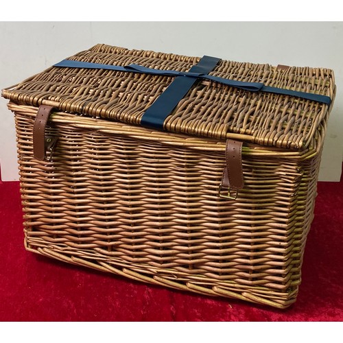 101 - Wicker hamper, measures approx 30cm x 30cm x 50cm