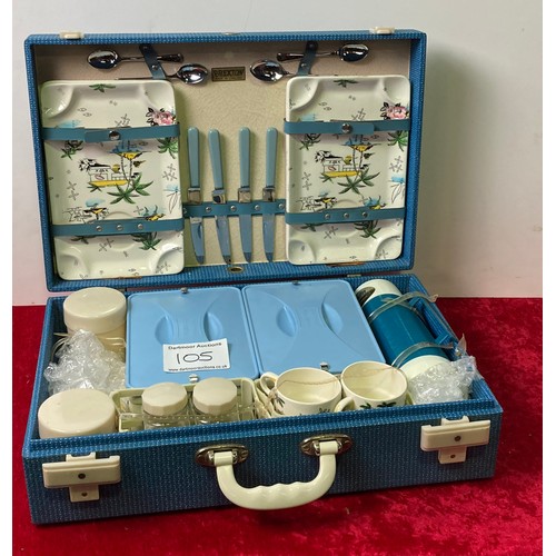 105 - Brexton picnic set in suberb condition, contents unused