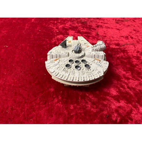 110 - Small Kenner 1979 Star Wars Millenium Falcon, measures approx 14.5cm x 10.5cm