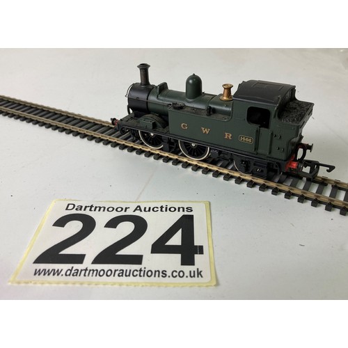 224 - OO scale model railway locomotive
Dapol GWR 14XX 0-4-2 Tank in GWR green livery

Couplings and wheel... 