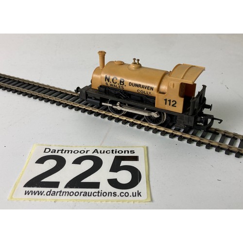 225 - OO scale model railway locomotive
Hornby Railways 0-4-0 Saddle Tank loco in NCB yellow livery

Coupl... 