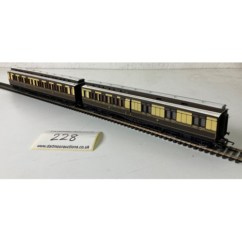 228 - Pair of Hornby Railways OO scale Clerestory Coaches in GWR Chocolate and Cream livery. 
Compartment ... 