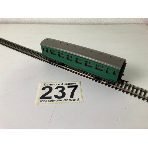 237 - Tri-ang OO scale Passenger Coach in SR green livery.