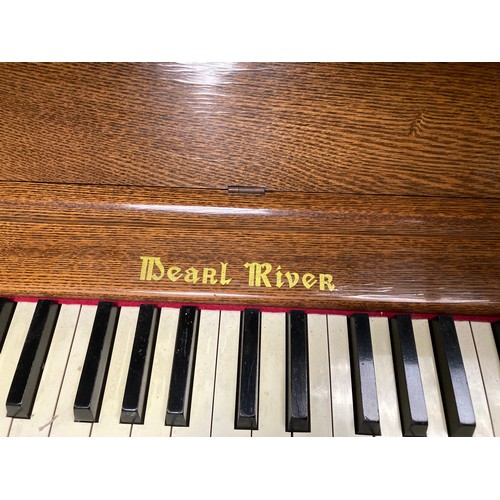 468 - Pearl River folding travelling preacher organ in working order (can be demostrated at viewing evenin... 