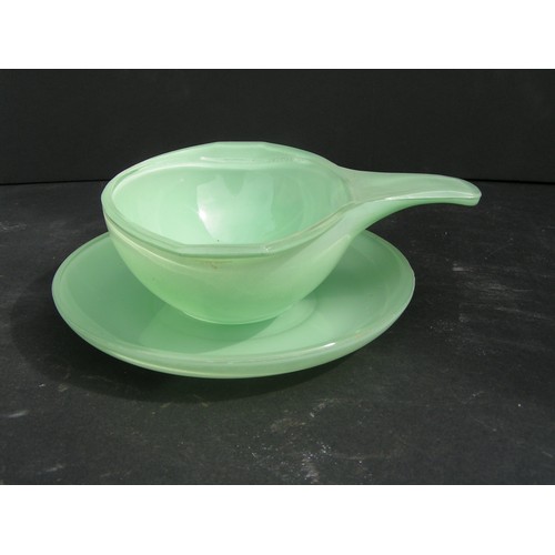 267 - Very unusual Atomic style Gravy Boat and saucer. Very surreal. Pyrex.