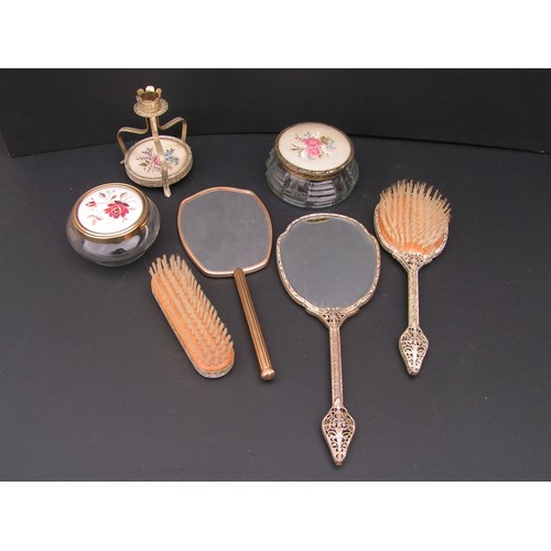 273 - Pretty vintage Dressing set . 7 Pieces