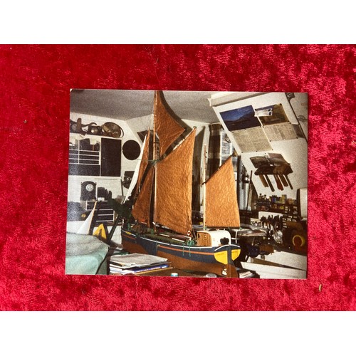 298 - Superb very large scale boxed model boat; a Thames Sailing Barge (needs assembing) with photos and p... 