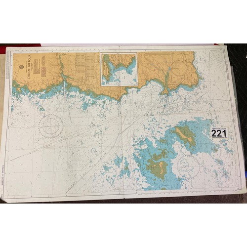 221 - Packet with fifteen large nautical sailing charts (areas from France and England)