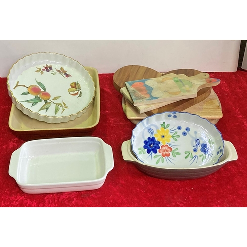 353 - Casserole dishes and chopping boards