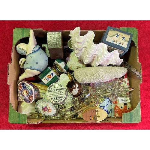 325 - Box of mixed ornaments and collectibles