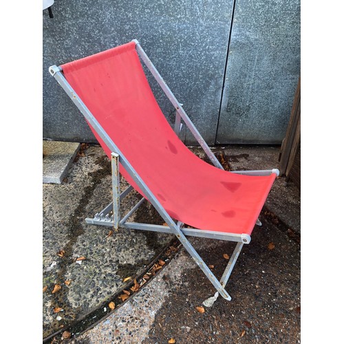 7 - Metal framed deckchair