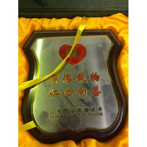 622 - Boxed South Korean honorary citizenship medal, boxed glass paperweight presented by the Mayor of Seo... 