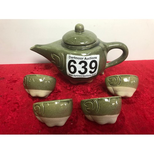 639 - Elephant shaped teapot and tea bowls