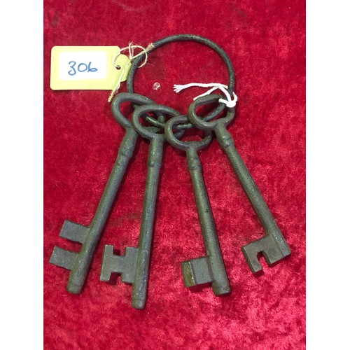 306 - Variety of Vintage Door Keys