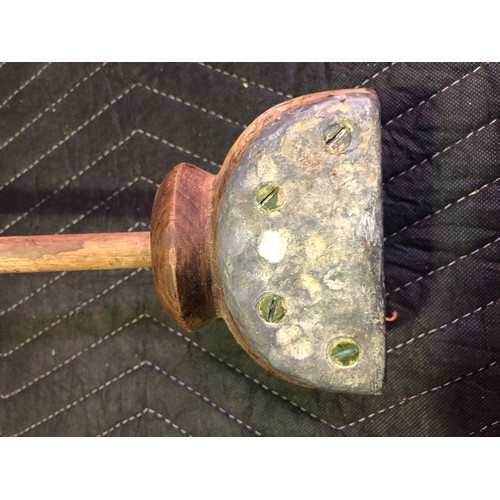 216 - Believed to be a home made golf putter