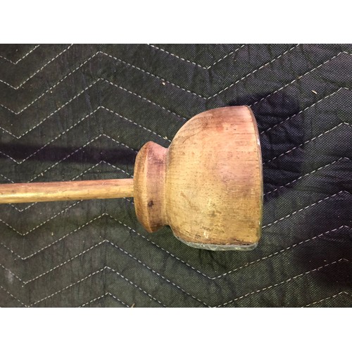 216 - Believed to be a home made golf putter