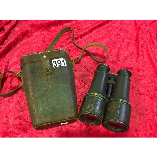 391 - Binoculars in case (Marine - Pilot - Theatre settings)