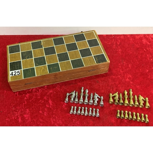 106 - A wooden cased chess set with chess pieces in white and yellow metal.
With the velvet lined case to ... 
