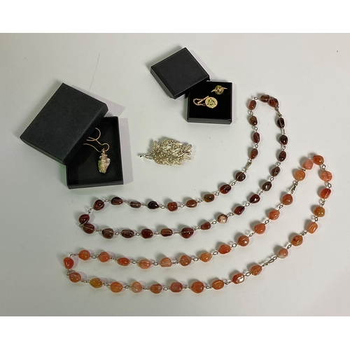 83 - 2 beautiful polished stone necklaces, costume brooch, enamelled 3 pence piece pin and a shell neckla... 