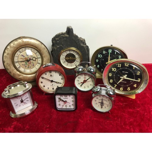 173 - Quantity of modern and vintage alarm clocks