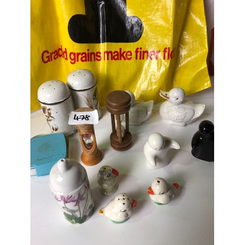 478 - 3 egg timers, and unusual cruet sets, Tupperware labeller and genuine 'Homepride' pinny