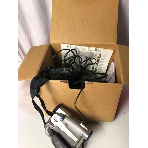 480 - Fantastic Canon MV400 camcorder with original cabling/instructions and box and packaging