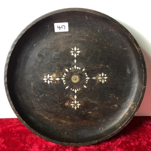 417 - Round wooden tray with Mother of Pearl inlay and old inlaid Chinese coin